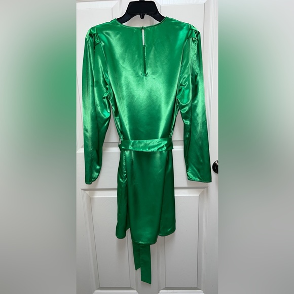 💚 NWOT! Green Satin Belted Dress - Picture 8 of 10